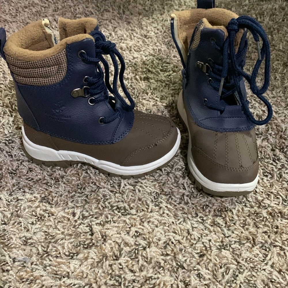 Beverly Hills Polo Club- Size 8 toddler winter boots